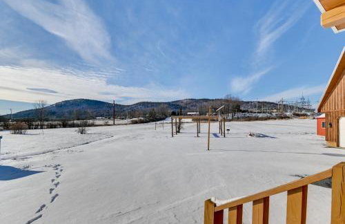 Steps From Lake George! 8-Acre Home with Dock Access - Foto 2