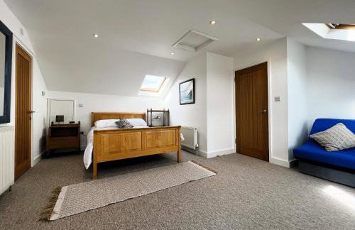 North Quay - Pet friendly Luxury Townhouse overlooking Bembridge Harbour - Photo 47