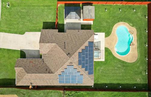 5BR Holiday Getaway in DeSoto with Pool, Hot Tub & Cinema - Foto 52