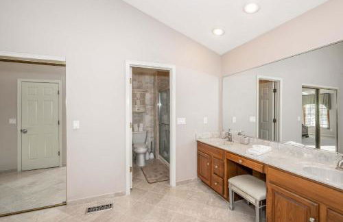 Luxurious Dream Home - For 10 - Photo 28