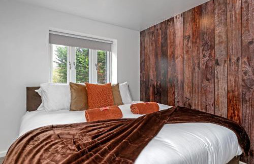 Contractors Heaven-POOL TABLE-THREE BEDROOM HOUSE WITH SEPARATE ONE BEDROOM SELF CONTAINED-Close to AIRPORT - Foto 6