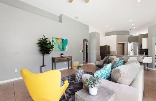 Spacious Disney Themed 5Bed Villa! Private Heated Enclosed Pool/Spa/BBQ! - Photo 3