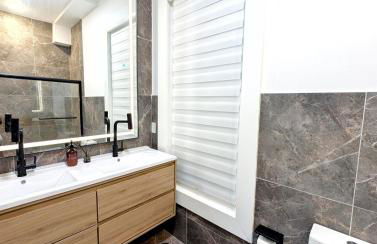 Downtown Cincinnati Boutique at Newport 3BR with 100in Cinema TV - Foto 17