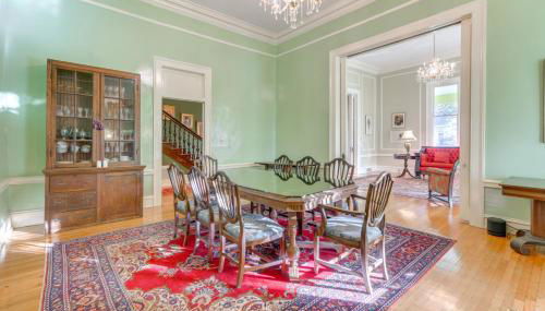 Ornate Victorian with Courtyard and Fire Pit - Foto 4