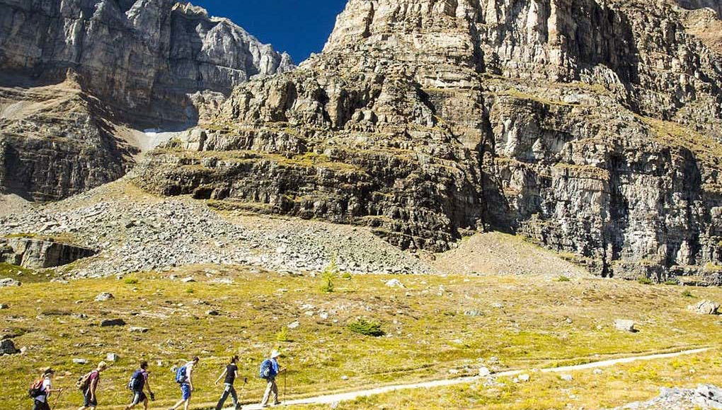 Realizando senderismo por Banff