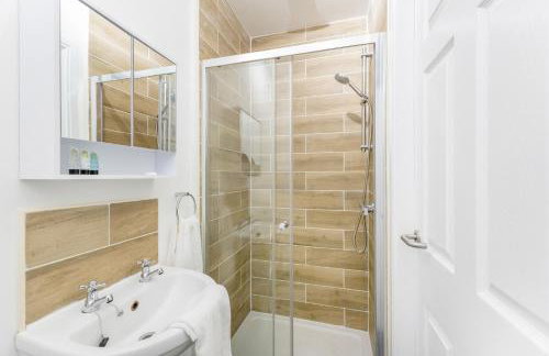 NEW! Stylish 5-Bed Apartment in Stockton-on-tees by Stay With Us, Perfect for Contractors & Large Groups, FREE Parking! - Foto 63