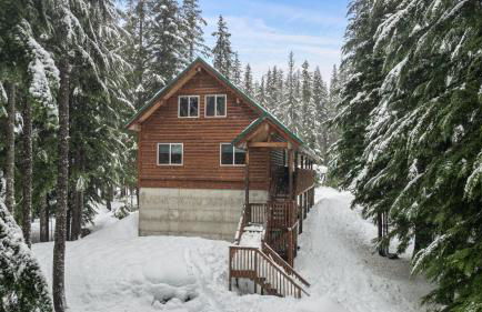 Alpine Retreat at Snoqualmie Pass- 5-Min to Slopes, Private Creek, BBQ, Fireplace, Smart TVs, Kids Games, Hi-Speed Wi-Fi - Foto 59