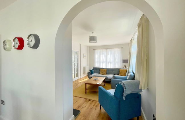 Charming Seaside Cottage - 5-min Walk to Beach - Photo 7