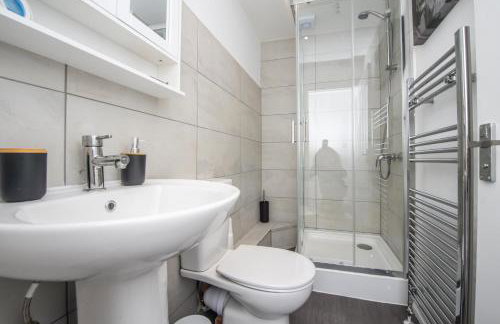 Modern 4 Bedroom House Sleeps 10 Free Parking Liverpool - Foto 53