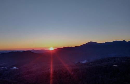 Handsome 2BR Condo with Gorgeous Views in Sugar Mountain! condo - Foto 36