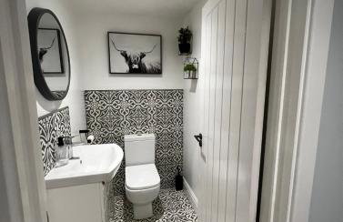 Orchard Lodge-Coastal Retreat, newly built hideaway with village views and private terrace - Foto 19