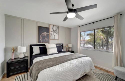LakeView Fresh and New Bass N Sun King Bed Pool - Photo 11