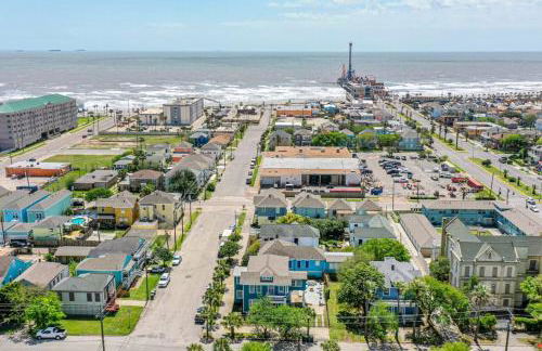 3 Unit Historic Charmer near Beach, Pier, Dining - Foto 1