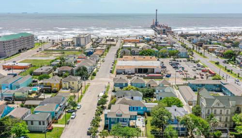 3 Unit Historic Charmer near Beach, Pier, Dining - Foto 1