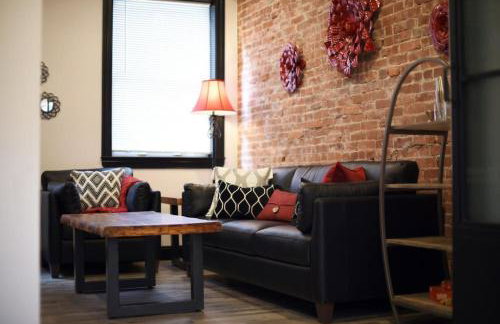 HostWise Stays - Prime Location in Lawrenceville, Exposed Brick 2BR Home - Foto 7