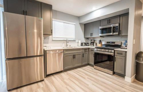 Luxury Living Just Steps from the Strip - Foto 9