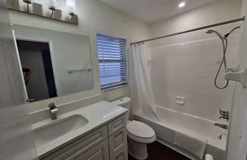 Magical Getaway- Cozy Home Minutes from Disney, Restaurants & Outlets! - Foto 23