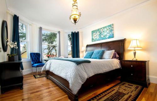 The Golden Parlor- Historic Victorian, Hot Tub - Foto 29