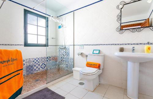 Casa Lili - Shared Pool - Close to Seafront Promenade - Sea Views from upper terrace - Foto 14