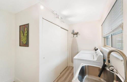 The Sleepy Tiki - game room, tiki lounge, firepit - Foto 23