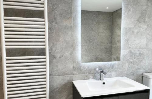 Manchester Luxury Country House Close To The City With Hot Tub & BBQ Fire Pit. - Foto 25