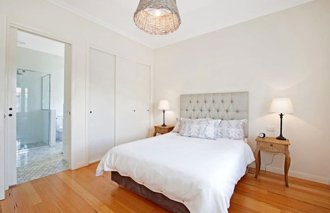 Hampton on Apollo - Ocean Mountain View Creekside Retreat Pet Friendly Free EV Charger Fireplace Wood Supplied During Winter - Photo 11