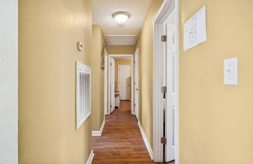 Spacious Family Stay, Large Dining,3 Cozy Bedrooms - Foto 7