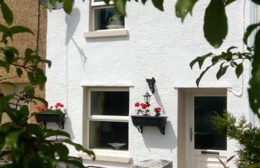 Wales' Highest Village - The Chartist Cottage - Trefil - Photo 2