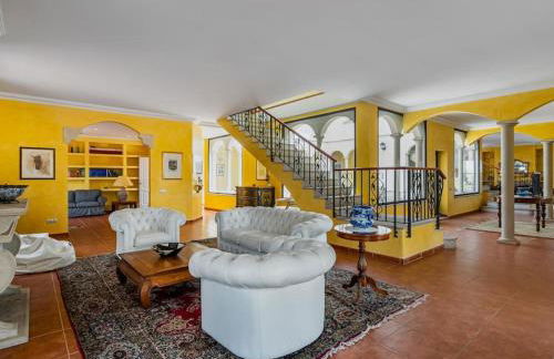 Architectural jewel between sea and mountains - Foto 19