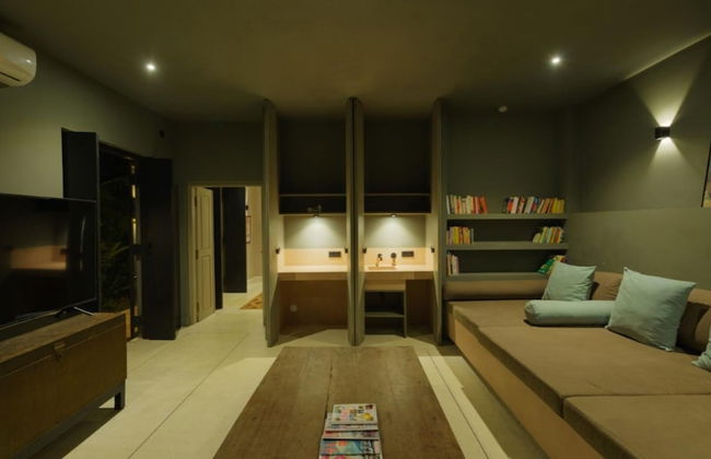 Cool and Contemporary Hilltop Villa With Ocean Views - Photo 22