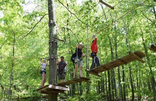 3BR, Lakeview, Hot Tub, Nintendo Switch - Deer Haven Poconos Retreat - Foto 35