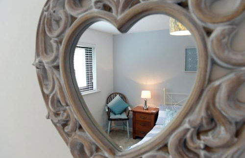 Valley Retreat - Peaceful Location, Walk to Beach, Parking - Photo 36