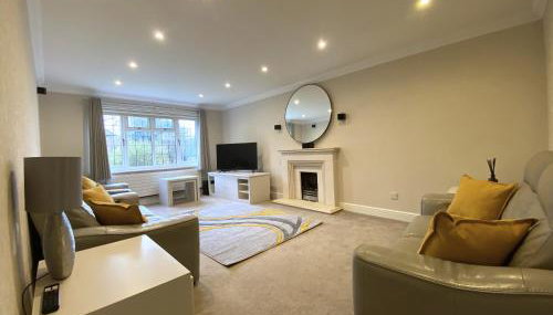Beautiful 5 Bed 3 Bathroom Detached Family Home 8 - Foto 2
