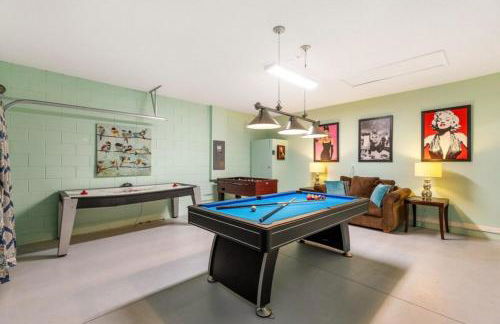 Lux Escape: Private Pool, Game Room & Near Disney - Foto 25