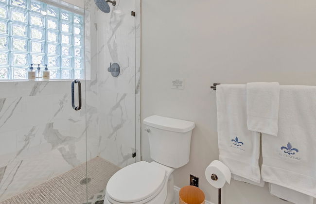 Flirty Flamingo Colorful Waterfront Escape w Pool - Foto 25