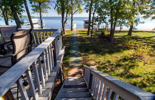 Dog Friendly Leech Lake Home w Perfect Beach Garage Boat Lift - Foto 39
