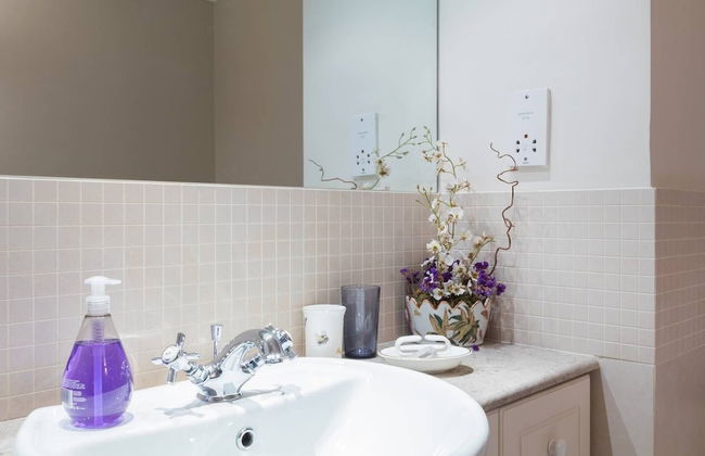 Cosy 1-bed Battersea Riverside Apartment - Foto 14