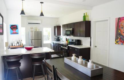 Charming Historic Home with Modern Comforts - Foto 17