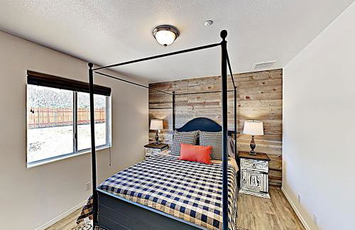 Rawhide Ranch - Walk to Pappy and Harriet's with Hot Tub! home - Foto 17