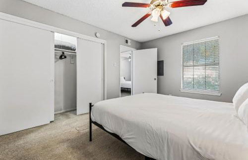 Trendy 2BR Apartment with Pool and Gym Access - Foto 12