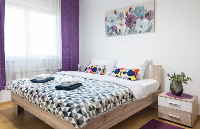 2 Bedroom Apt. in the Business Zone- Free Parking - Photo 1