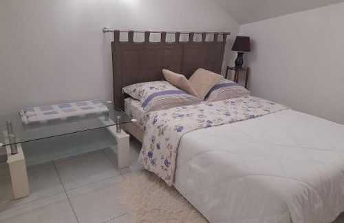 Ravissant studio sous maison, avec parking gratuit - Foto 1