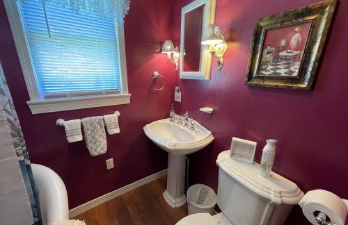 It's A Wonderful Life - Main St Penn Yan - Walk to Shops & Dining - Hot Tub - Pets OK - Seneca & Keuka Lake - Foto 3