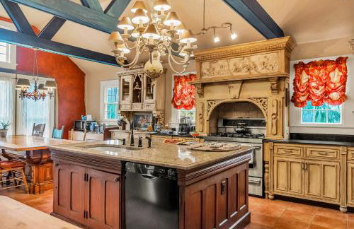 Hot Tub and Large Yard Elegant Deansboro Getaway - Foto 12