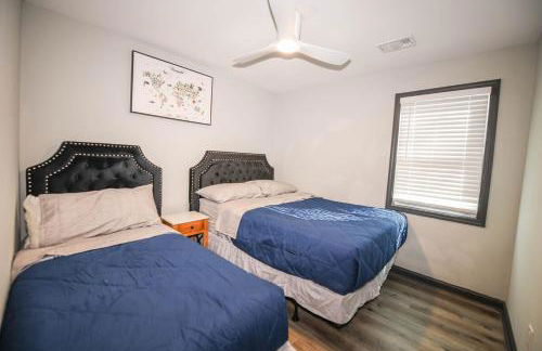 Spacious 4 bedroom 8 beds 20mins From downtown - Foto 21