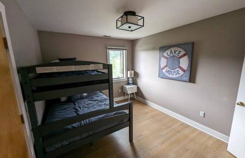 Candlewood Lake -Family Getaway, Lakefront 3775 sqft Home - Foto 14