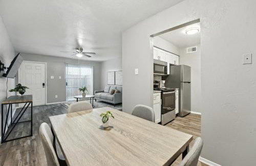 Family-Friendly 2Bd Midterm Stay I Parking Onsite - Photo 15