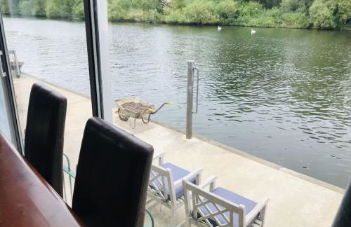 RIVER RETREAT- near Holloway U, Thorpe Park and Heathrow airport - Foto 11