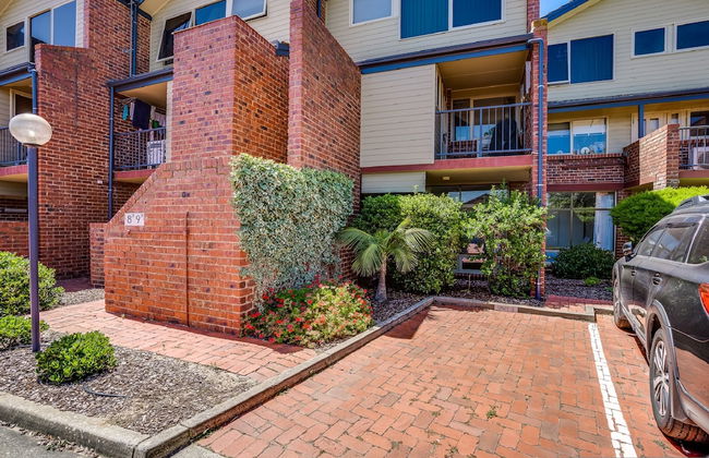 By The Sea Beachfront Apartment Wifi - Photo 24