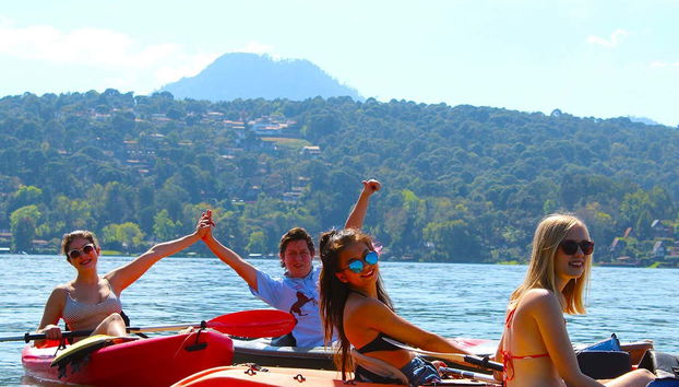 Disfrutando del tour en kayak